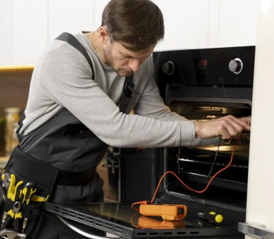 reparacion-de-trabajador-de-mantenimiento-de-servicio-scaled reparacion-de-trabajador-de-mantenimiento-de-servicio-scaled